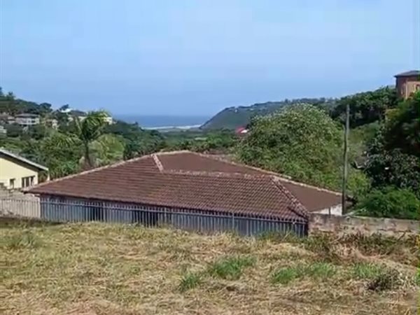 1214 m² Land available in La Mercy