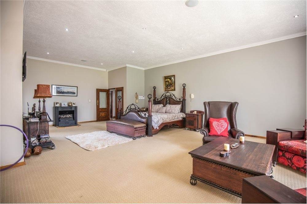 5 Bed House in Grootfontein Estate photo number 10