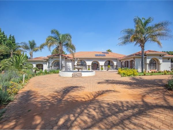 5 Bed House in Grootfontein Estate