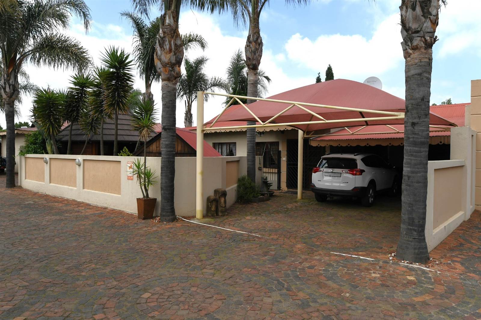 3 Bed Townhouse in Dal Fouche photo number 1