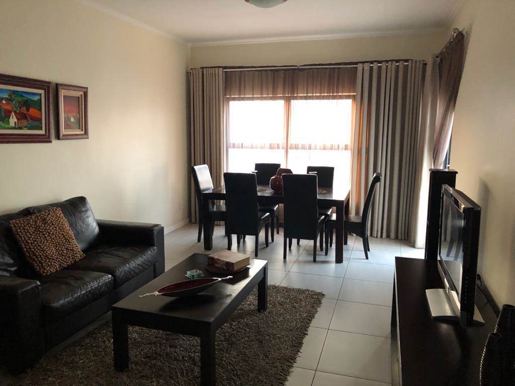 2 Bed Apartment in Greenstone Hill photo number 2