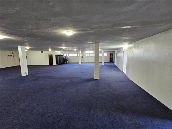 350  m² Commercial space in Parow Central