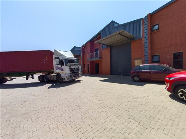 2 750  m² Industrial space