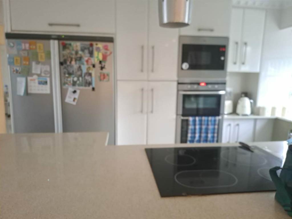 2 Bed Townhouse in Umhlanga Rocks photo number 8
