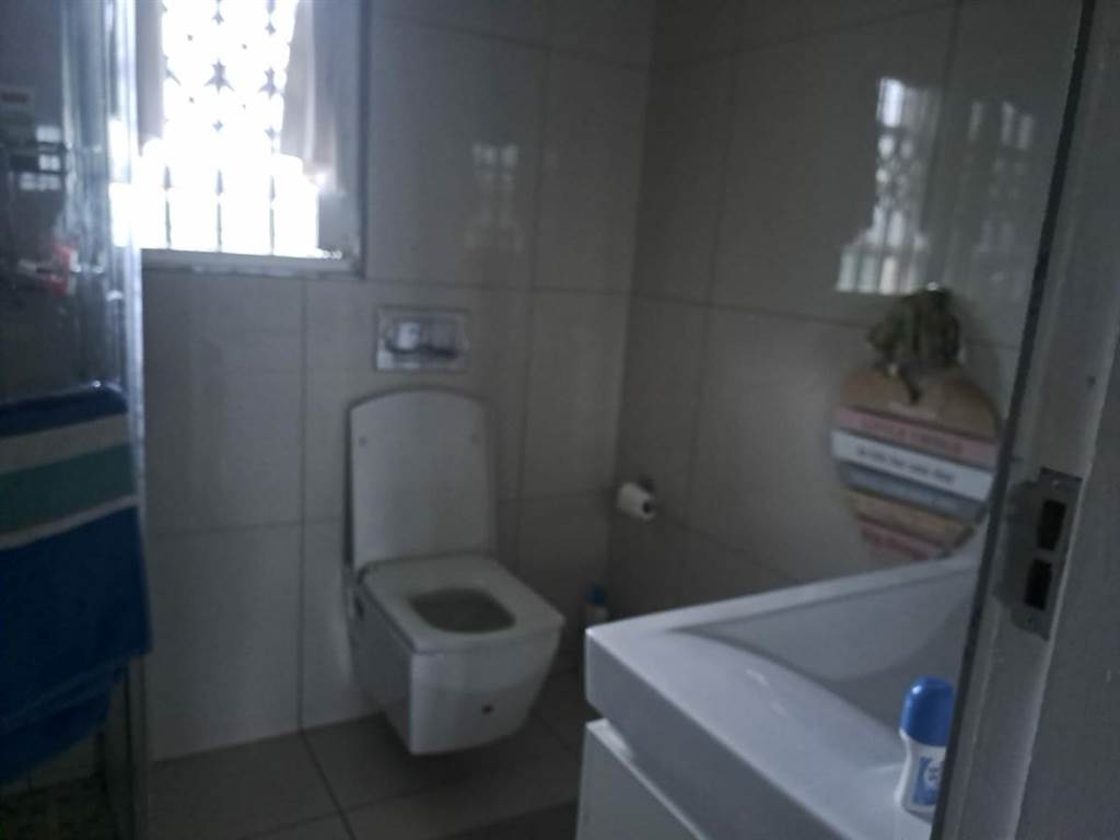 2 Bed Townhouse in Umhlanga Rocks photo number 13