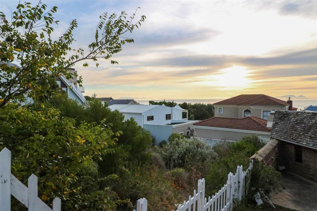 375 m² Land available in Gordons Bay Central photo number 4