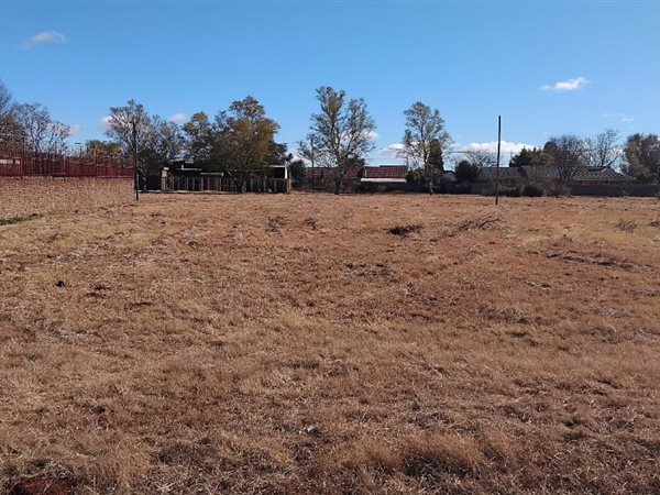 1 173 m² Land