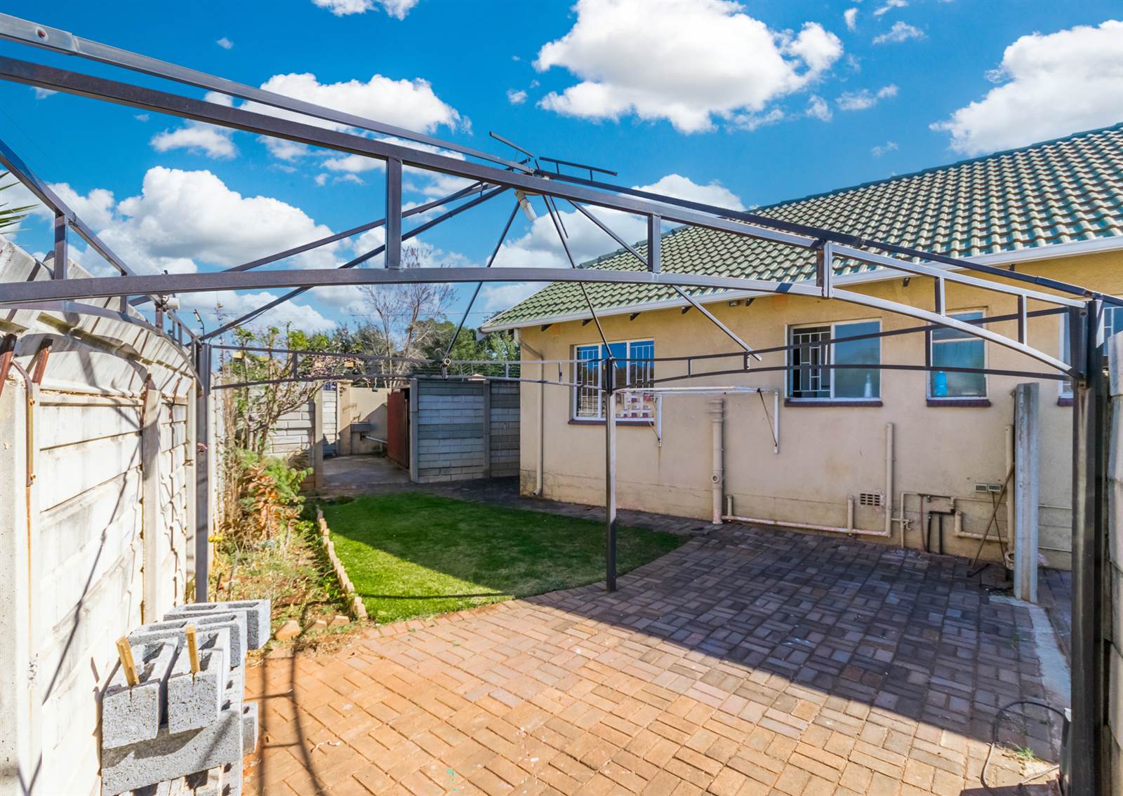 2 Bed Townhouse in Grobler Park photo number 24