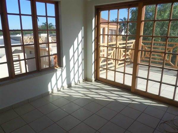 3 Bed Duplex in Polokwane Central photo number 11