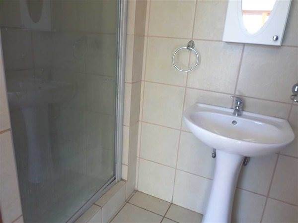 3 Bed Duplex in Polokwane Central photo number 16
