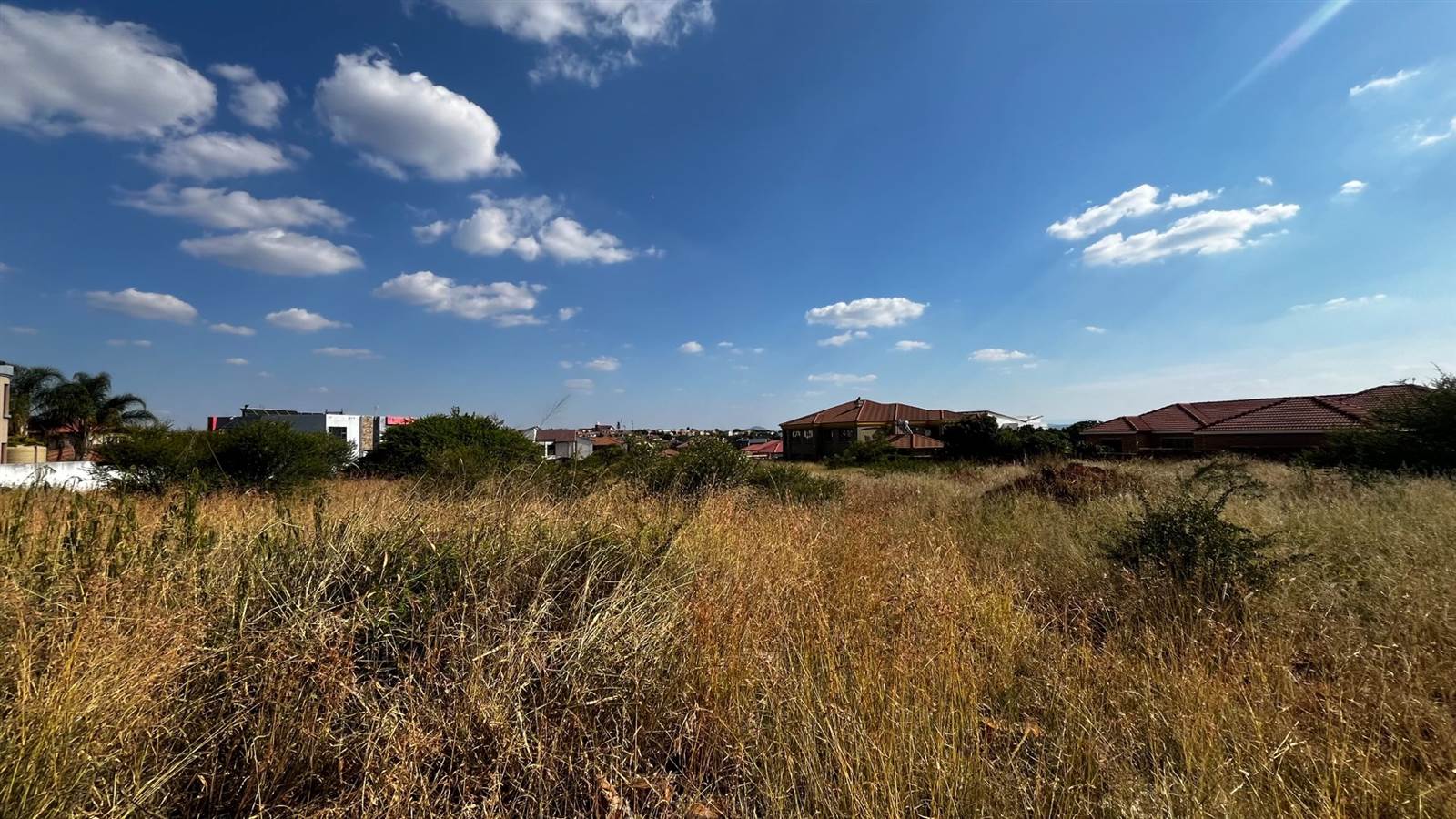 1069 m² Land available in Serala View photo number 5