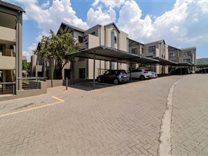 3 Bed Apartment in Ruimsig