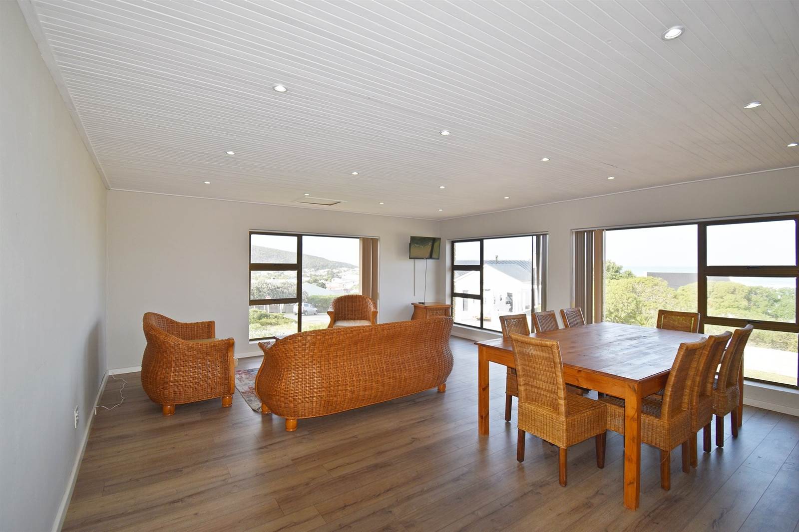 6 Bed House in Agulhas photo number 2