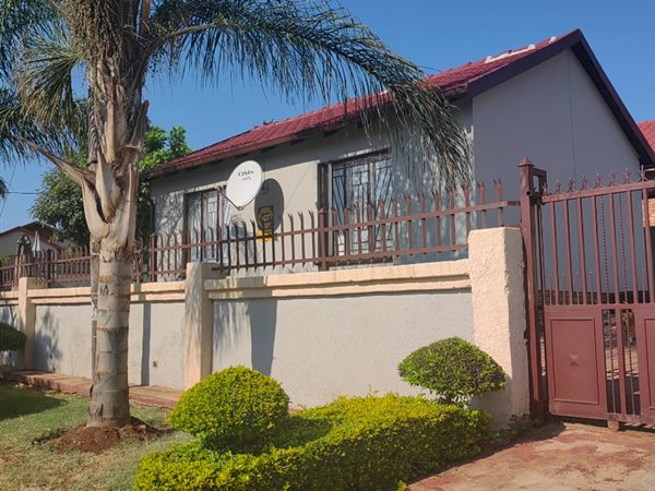 2 Bed House in Mahube Valley