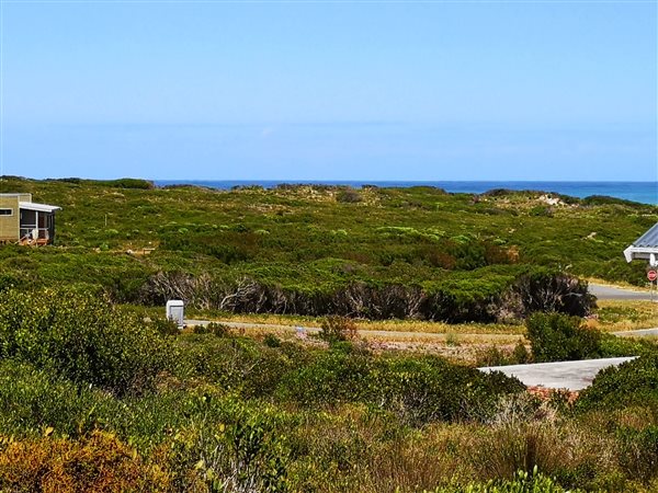 818 m² Land available in Pearly Beach
