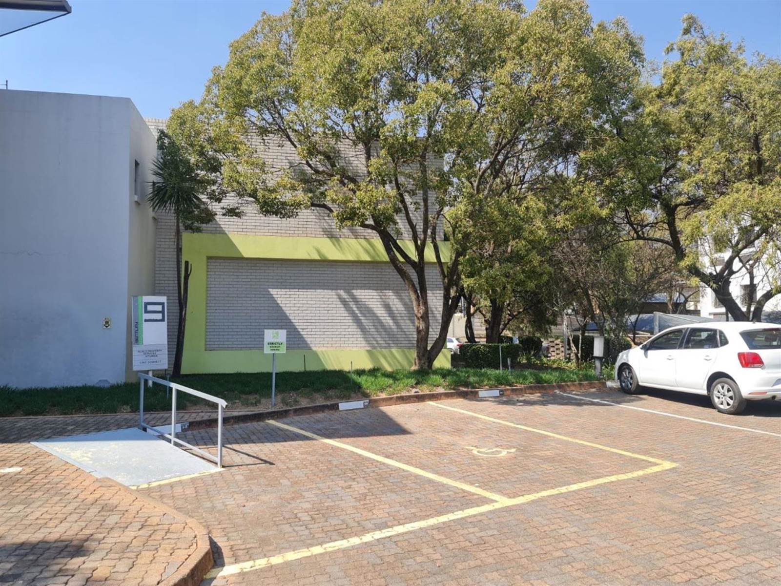 239.18  m² Commercial space in Rivonia photo number 23