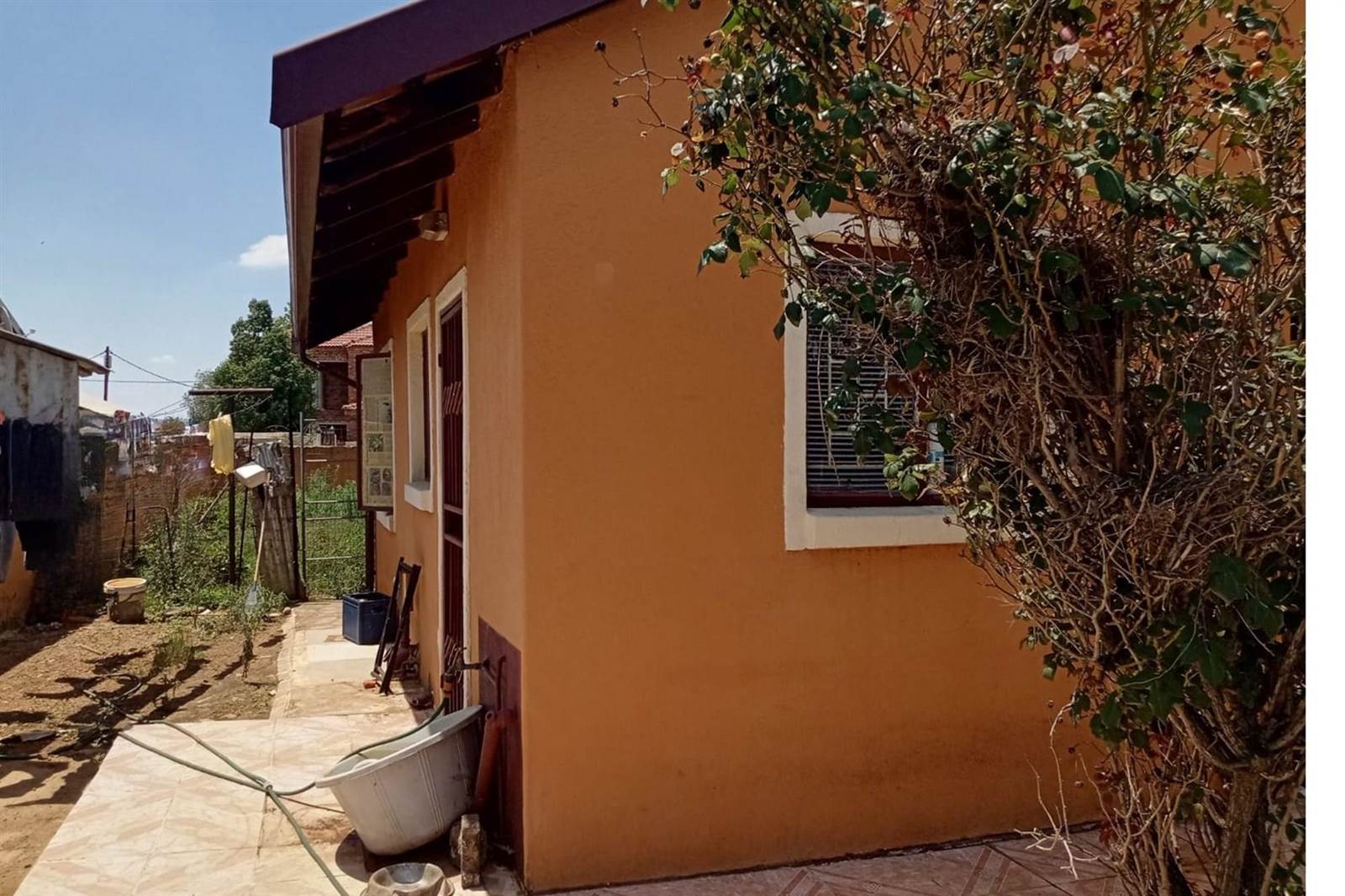 2 Bed House in Soshanguve B photo number 11
