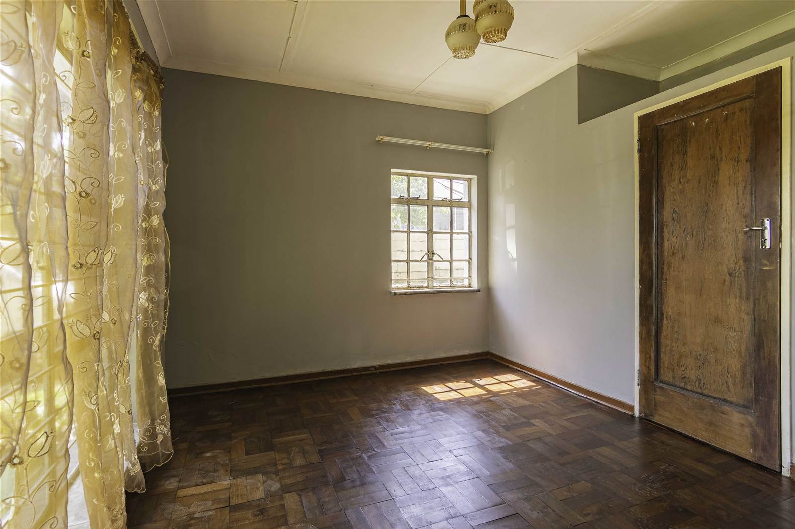 4 Bed House in Roodepoort West photo number 10