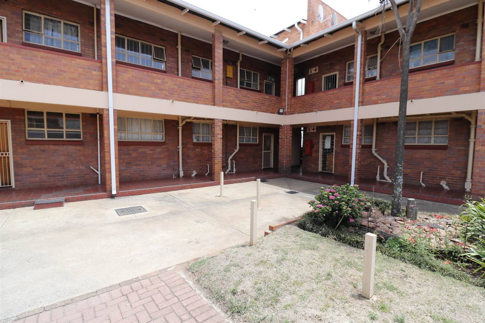 2 Bed Apartment in Casseldale photo number 11