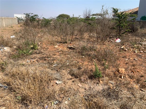 600 m² Land available in Serala View
