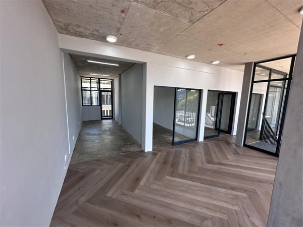 600  m² Office Space