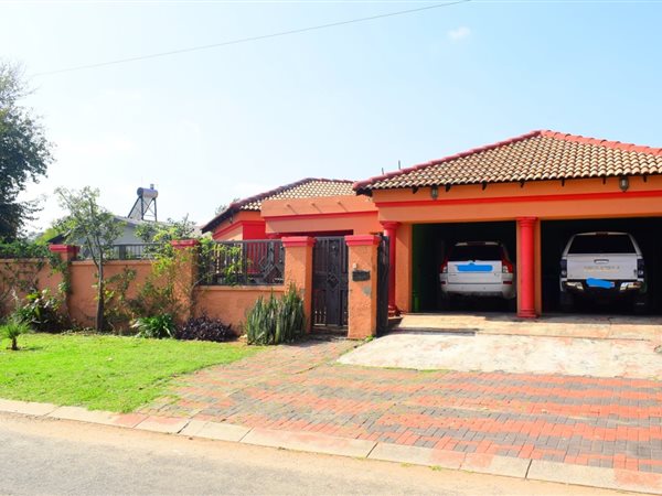 4 Bedroom House 4 Bedroom House