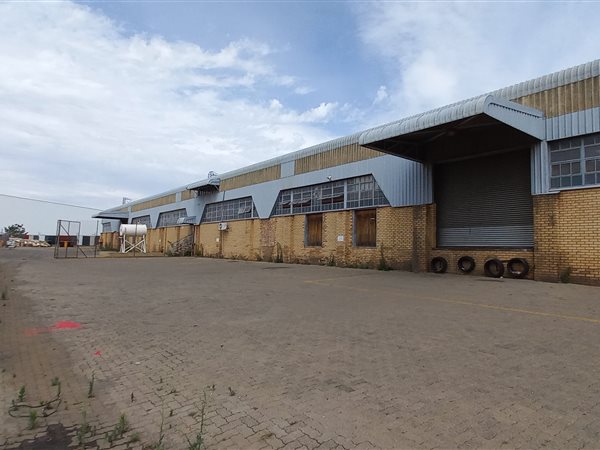 6 876  m² Industrial space