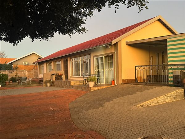 4 Bedroom House 4 Bedroom House