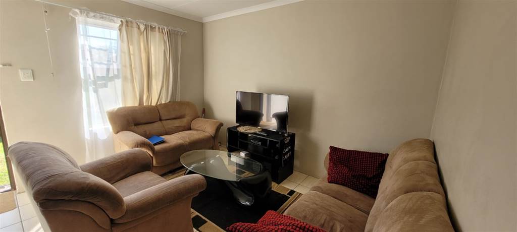 2 Bed House in Walmer Link photo number 3