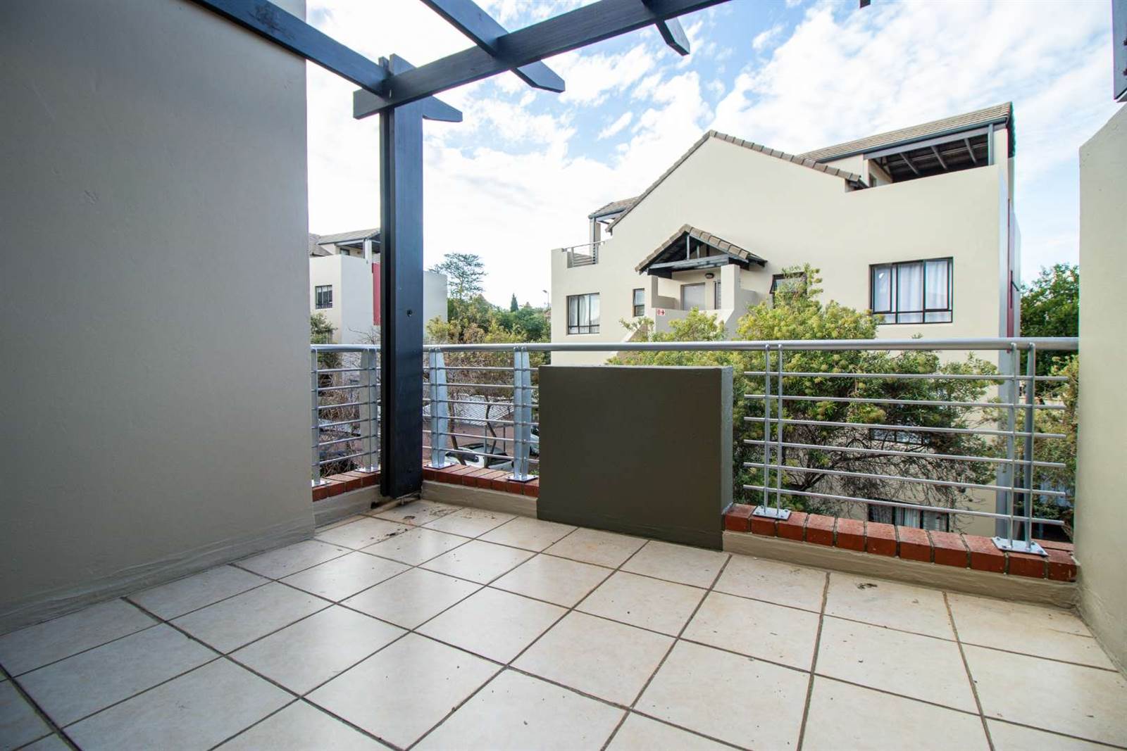 2 Bed Townhouse in Lonehill photo number 22