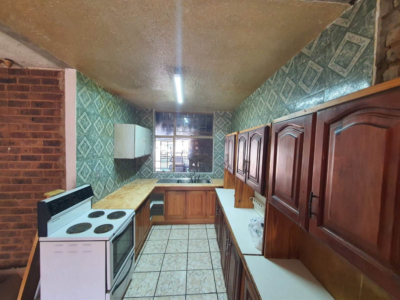 3 Bed Townhouse in Pretoria Gardens photo number 4