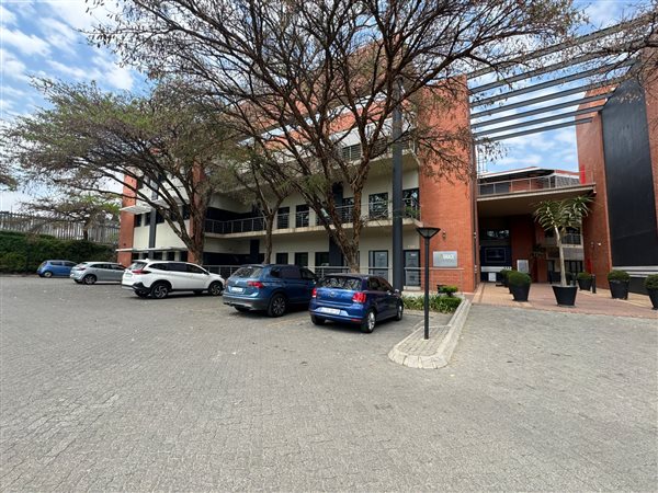 172  m² Commercial space