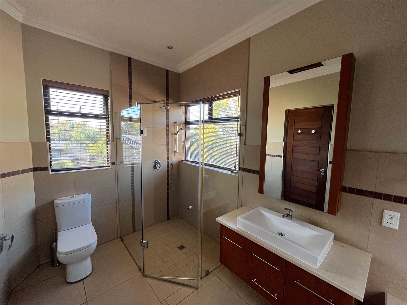 4 Bed House in Waterkloof Ridge photo number 15