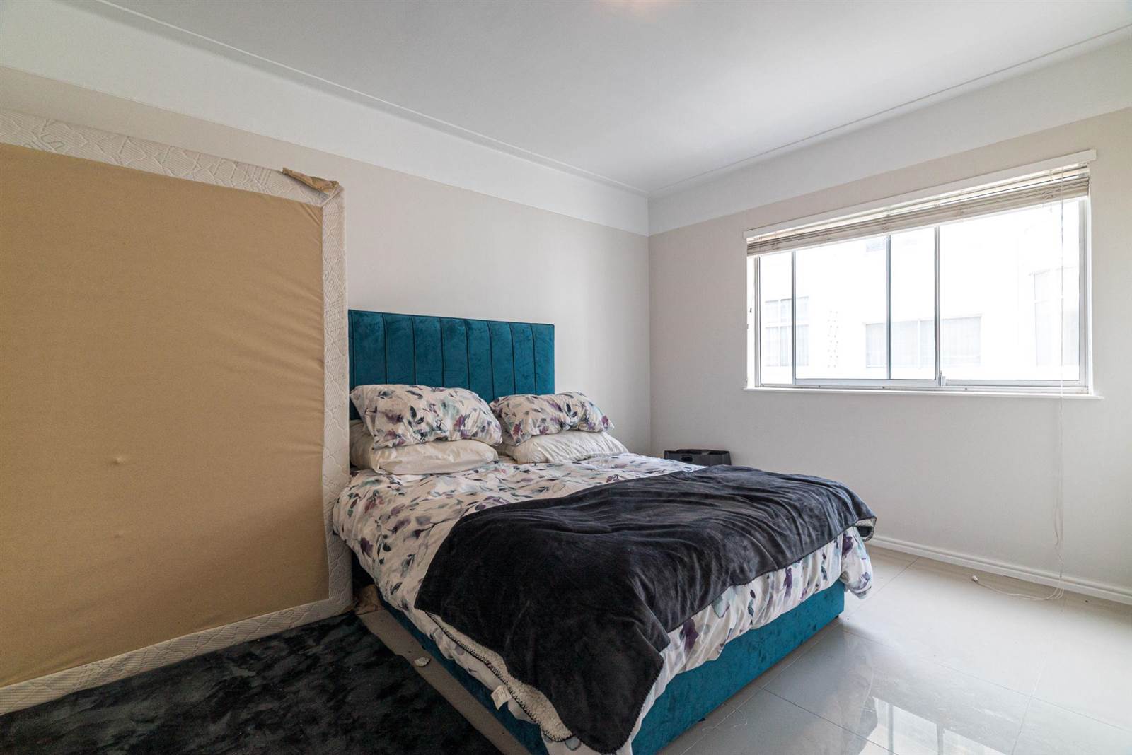 1 Bed Apartment in Mouille Point photo number 7