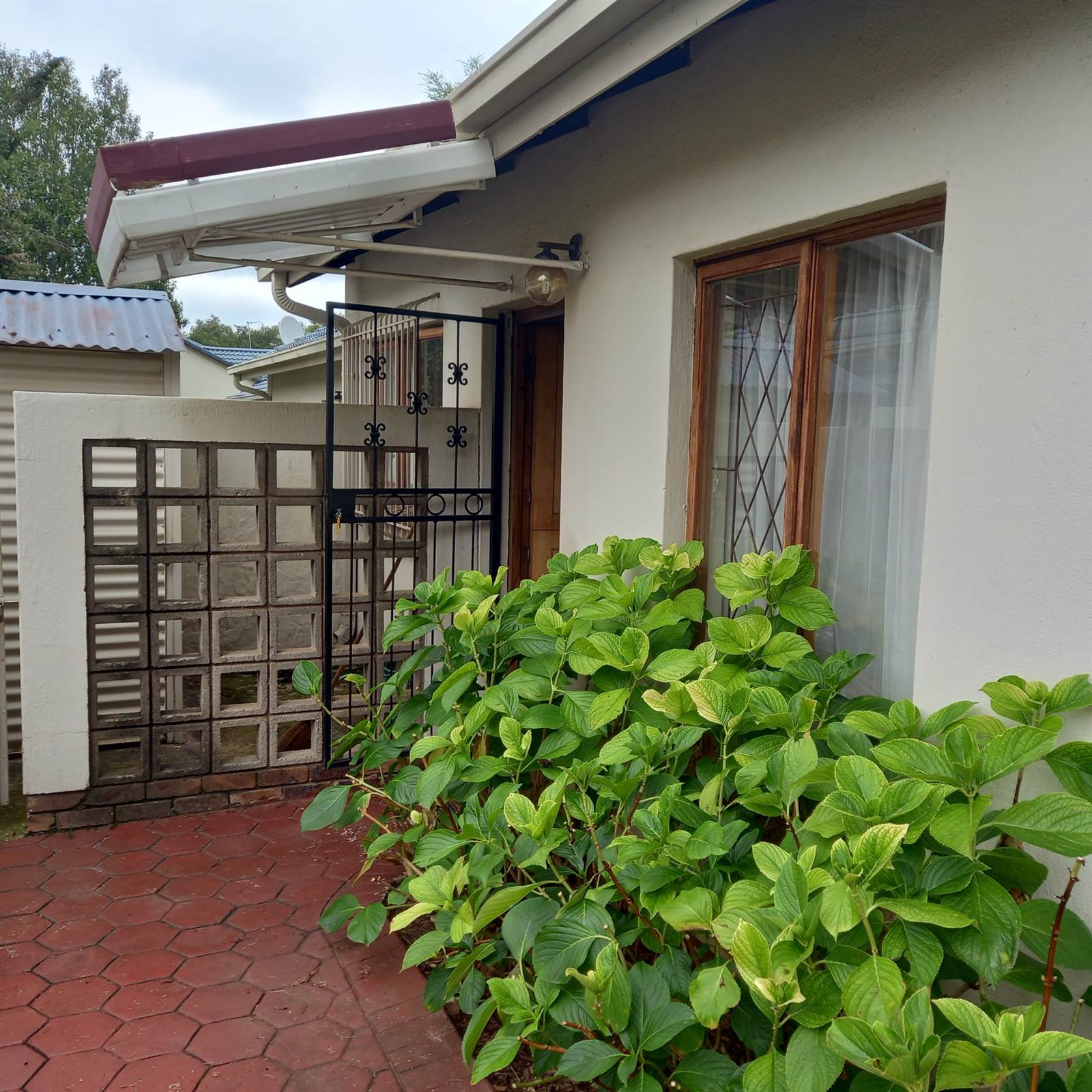 1 Bed Apartment in Garsfontein photo number 3