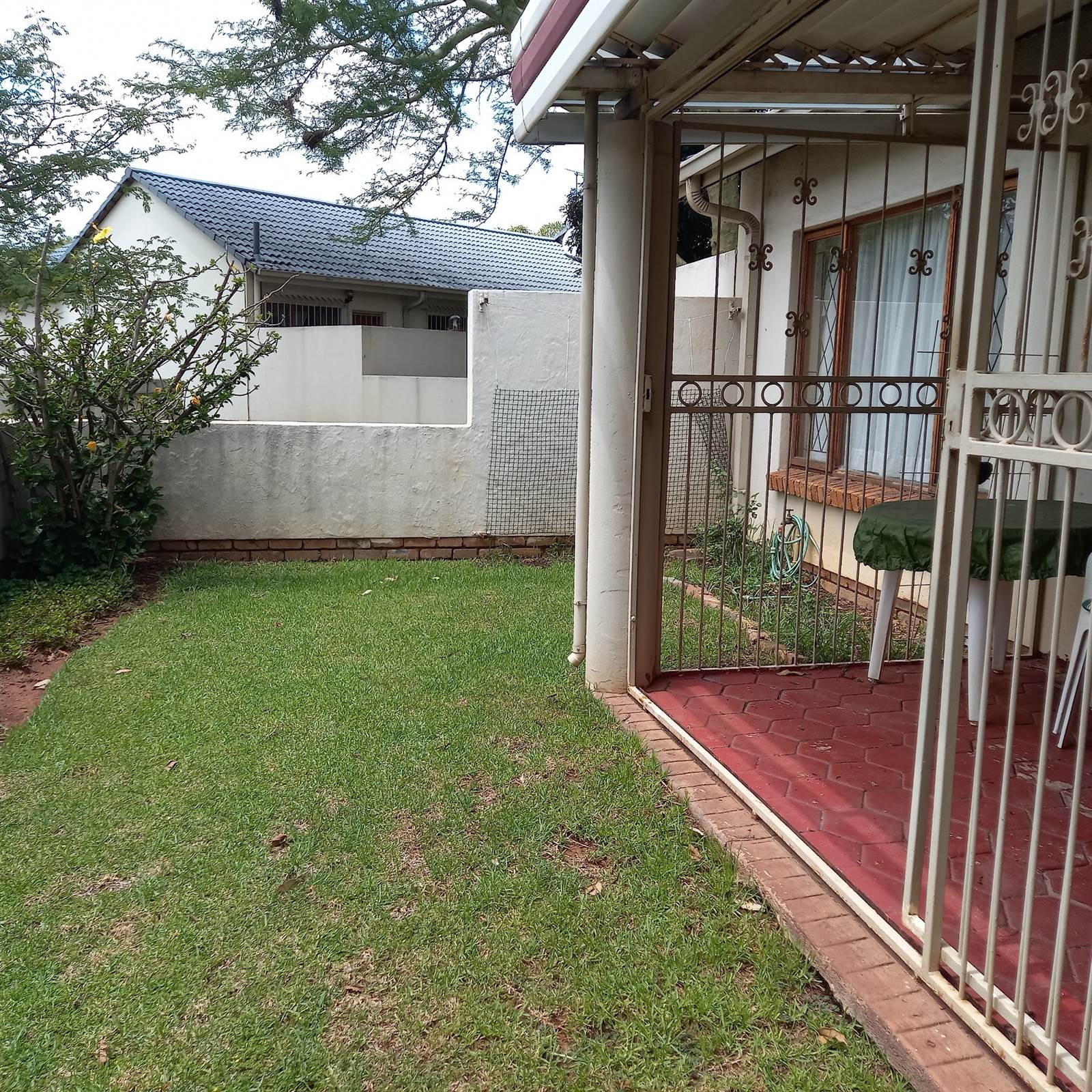 1 Bed Apartment in Garsfontein photo number 11