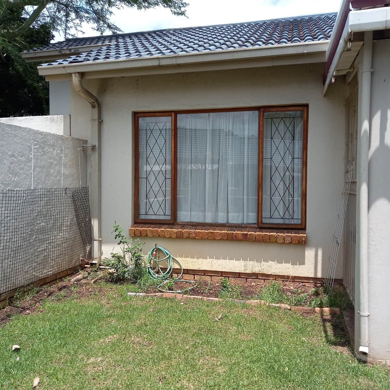 1 Bed Apartment in Garsfontein photo number 10