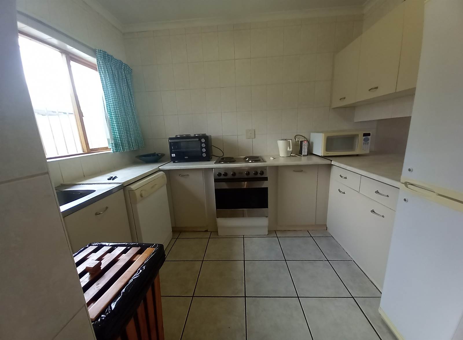 1 Bed Apartment in Garsfontein photo number 27