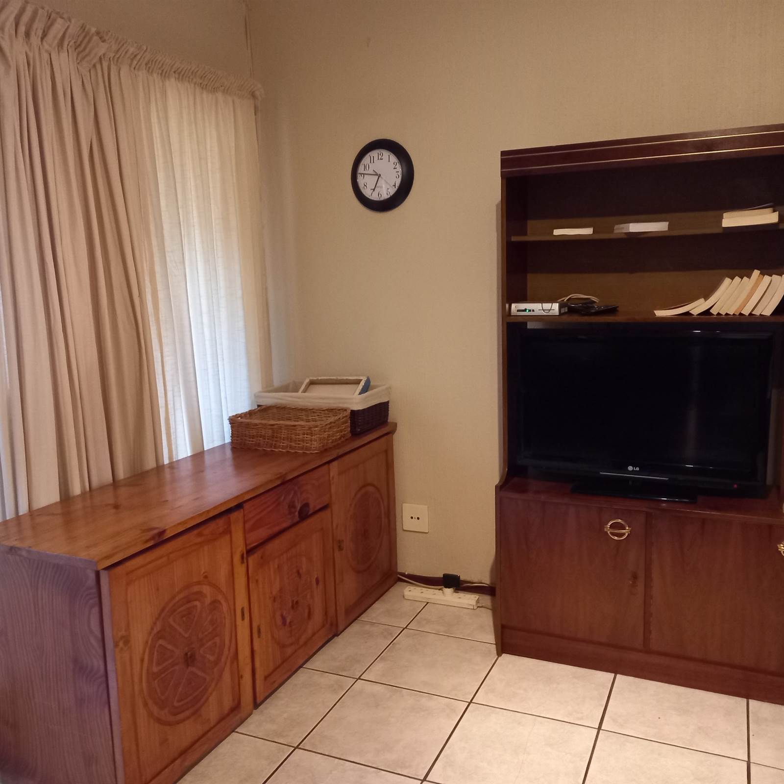 1 Bed Apartment in Garsfontein photo number 13