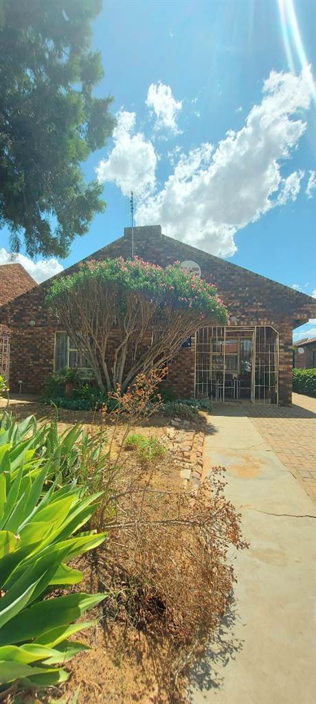 3 Bed House in Mmabatho unit 12 photo number 6