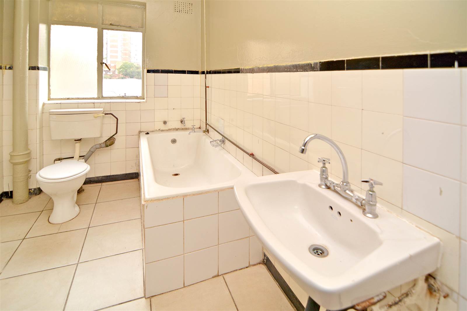 1 Bed Apartment in Hillbrow photo number 13