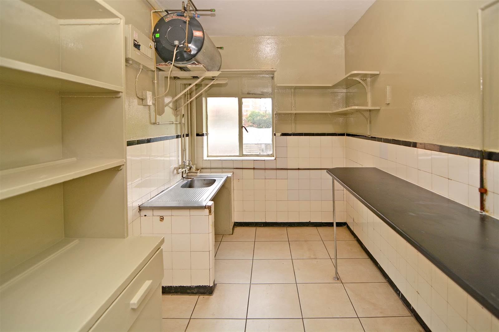 1 Bed Apartment in Hillbrow photo number 4