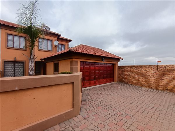 3 Bedroom Townhouse 3 Bedroom Townhouse