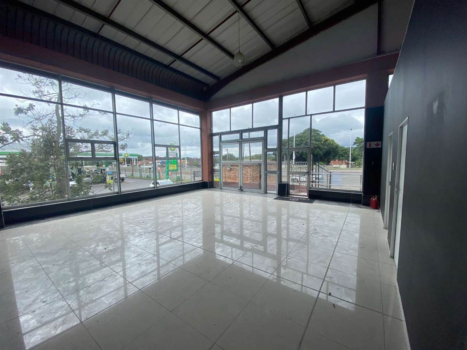 780  m² Industrial space in Berkshire Downs photo number 1