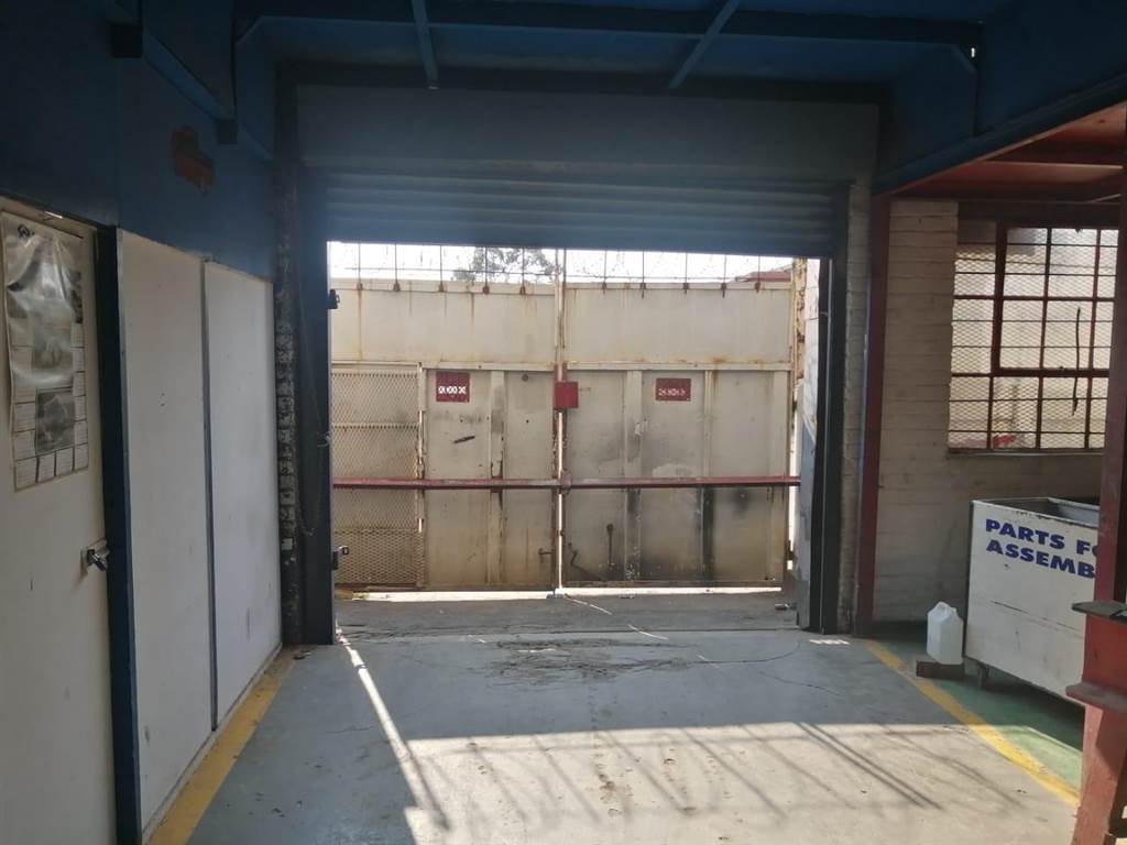 2500  m² Industrial space in Lenasia photo number 18