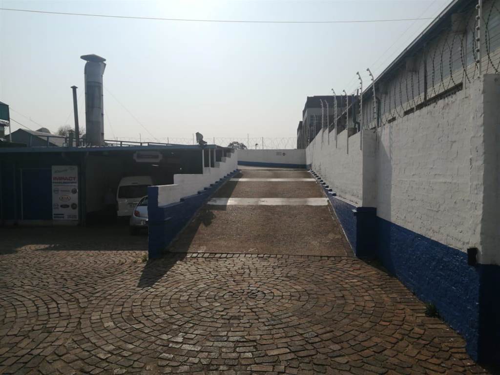 2500  m² Industrial space in Lenasia photo number 2