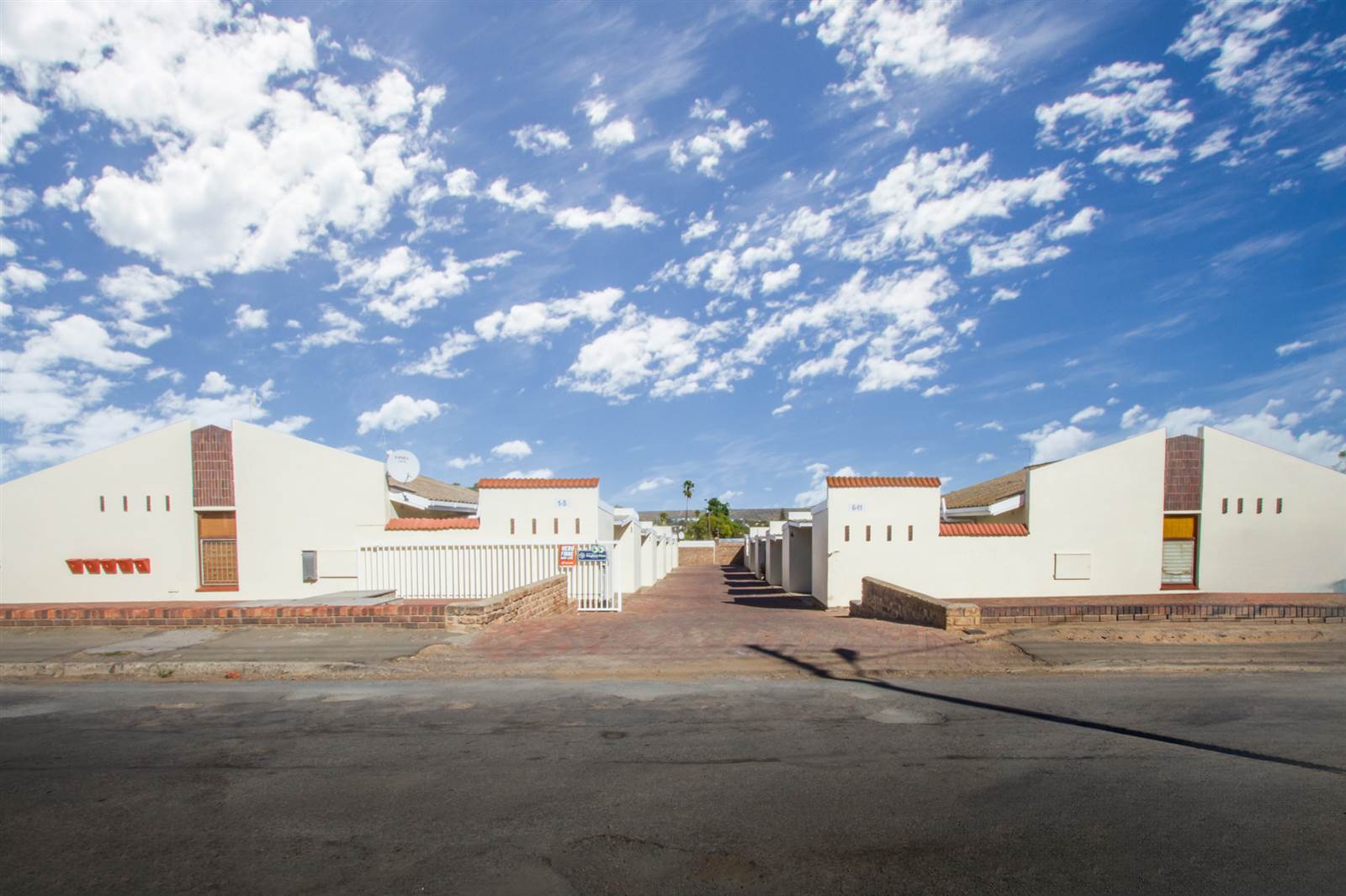 80  m² Commercial space in Oudtshoorn Central photo number 1