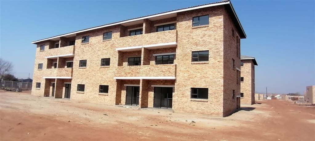 2 Bed Apartment in Katlehong photo number 7