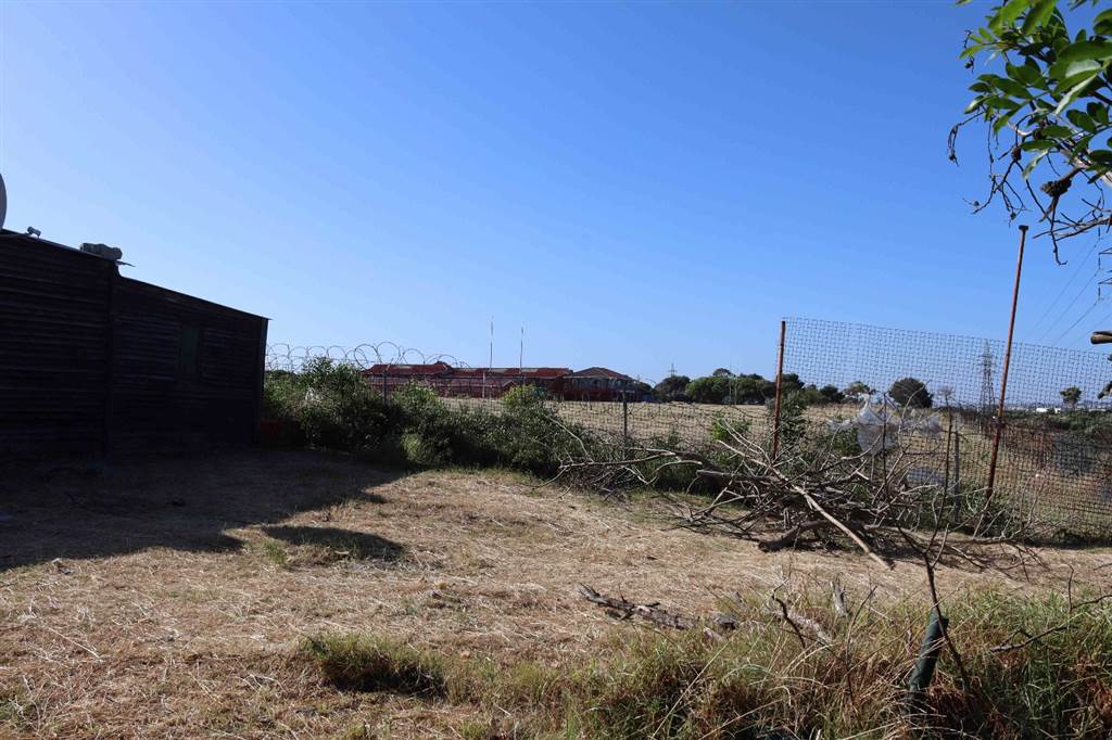 630 m² Land available in Malibu Village photo number 13