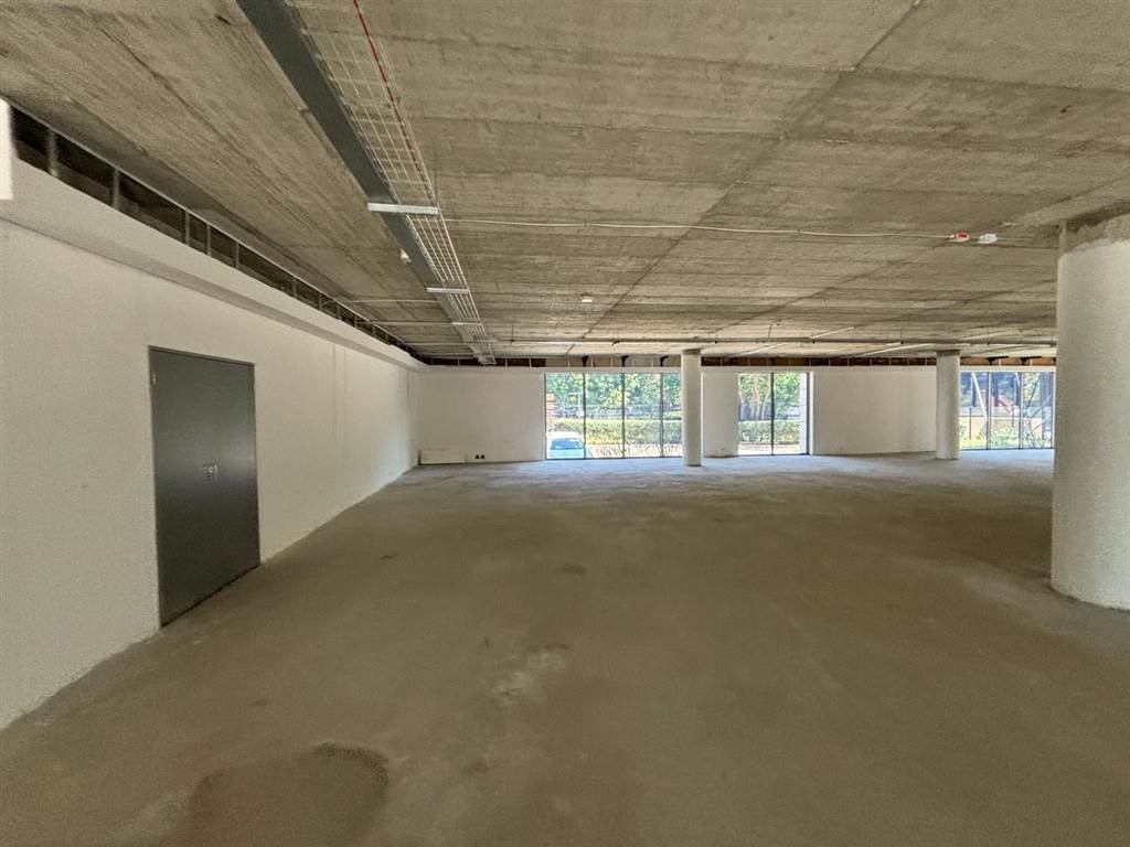 825  m² Commercial space in Rosebank photo number 14